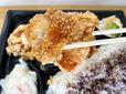 【デニーズ 唐揚げ弁当】塩風味の大根おろし・粒マスタード・おろしソースでしっかり味のついた唐揚げ