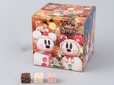 キュービックチョコレートクランチ（ミルク＆ホワイト＆ストロベリー） ¥1,600｜東京ディズニーリゾートのクリスマス（2016年）TDL/TDS共通スペシャルグッズ