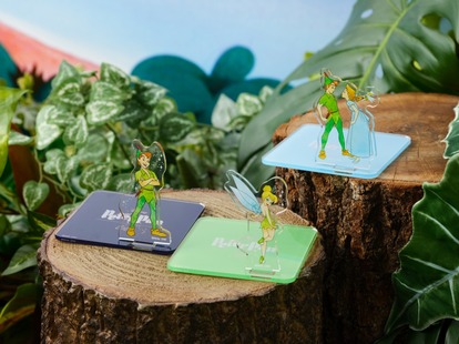 ピーター・パン】のスペシャルカフェに“限定アクスタ”ほかグッズ充実