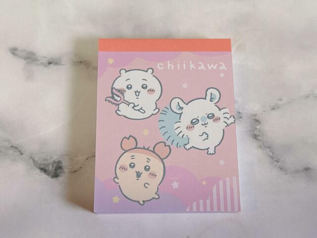 ちいかわはまたまたモモンガ＆古本屋と登場。ピンクが似合う3人です