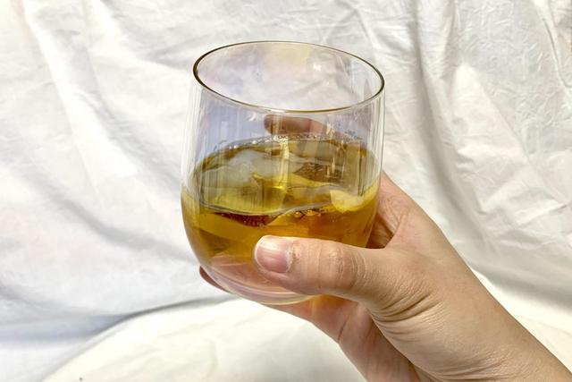 【3COINS（スリーコインズ）オーロラグラス】ぽってりとしたフォルムが可愛い