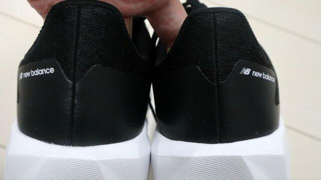 【ニューバランス　ランニングシューズ W413】かかと部分のデザインがシンプルで、特に黒は大人の普段履きにもぴったりです！
