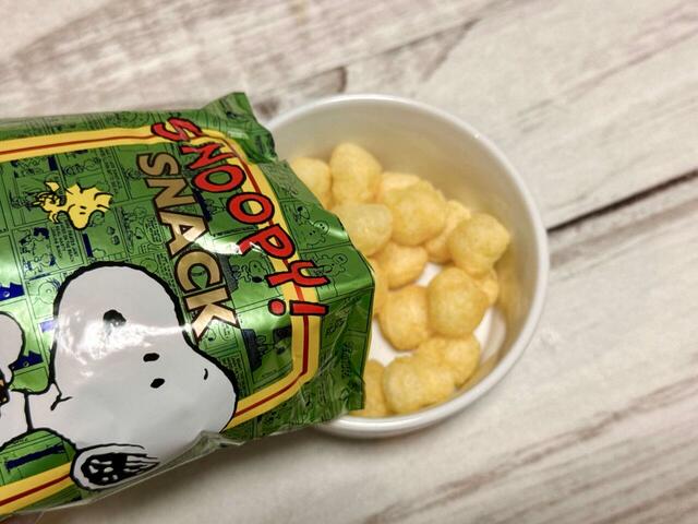 軽い食感のチーズ味のコーンスナック。食べきりサイズがちょうど良い♪