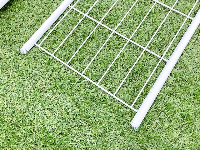 【ニトリ ハンガー付きスタンドミラー ストレージ2】網目状の部分がカバン置きになります