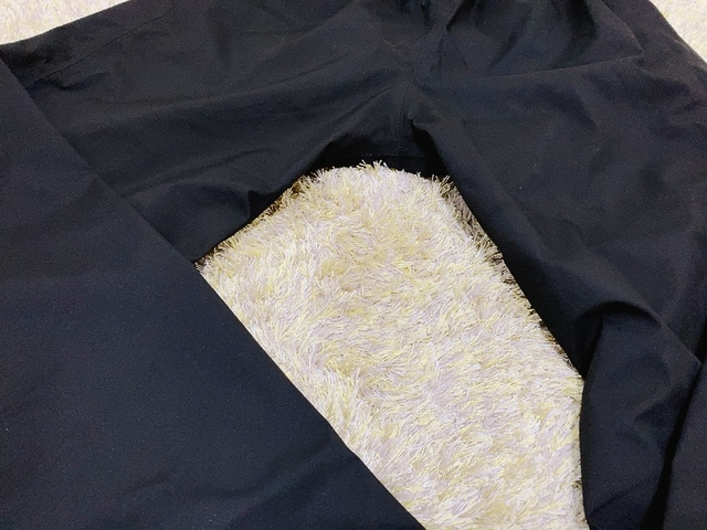 【ワークマン INAREM(イナレム)レディースレインスーツ】テカテカしすぎず、レインウェアには見えない、シンプルな見た目です