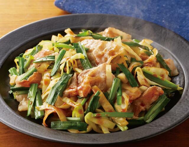 「大分名物ニラ豚定食」<税込:878円>【ジョイフルが「夏めしまつり」を開催】