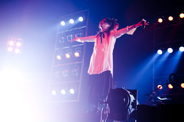 DEZERT・千秋（Vo）／（撮影・さわきみのり）