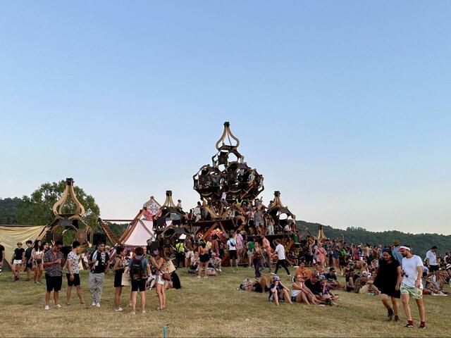 サンセットとサンライズが綺麗に見えるソーラービレッジのオブジェ