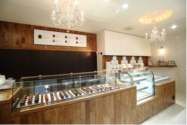 「立町カヌレ　広島本店内観」【「立町カヌレ」オリジナルグッズ】