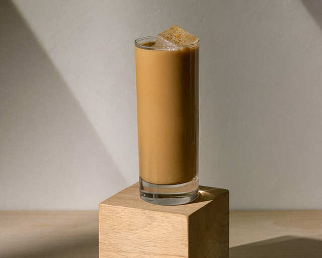 【マリメッコ×ブルーボトルコーヒー】フィンランドでコーヒーのお供として定番のシナモンロール「コルヴァプースティ」に着想を得た「マリメッコ ラテ」