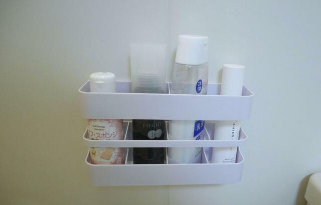 【ダイソー 傘立て（4本、マグネットタイプ）】スキンケア用品の収納に