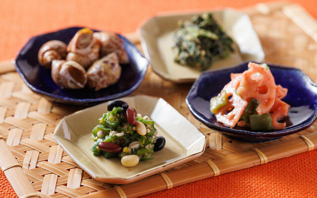 「バイ貝の醤油煮/豆とオクラの十八穀サラダ/わさび菜のおひたし/蓮根梅肉和え」<期間:2026年7月1日~8月31日>【「牛ロースのグリル」や「国産豚ロースのグリル」など、焼きたてグリル料理が食べ放題!さらにディナー限定で“うな丼&ひつまぶし”が登場!】