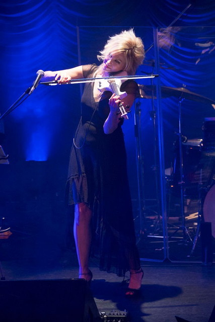 「MORRIE Solo Live 2015 “HARD CORE REVERIES”2DAYS」　Heather Paauwe（Violin）　　撮影・大島康一 