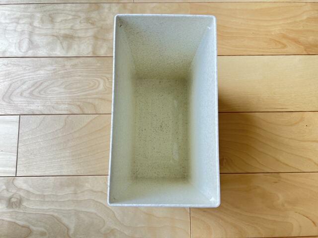 【3COINS 　KonMari×3COINS ECO素材スリムゴミ箱】本体の中には枠を留める場所がある