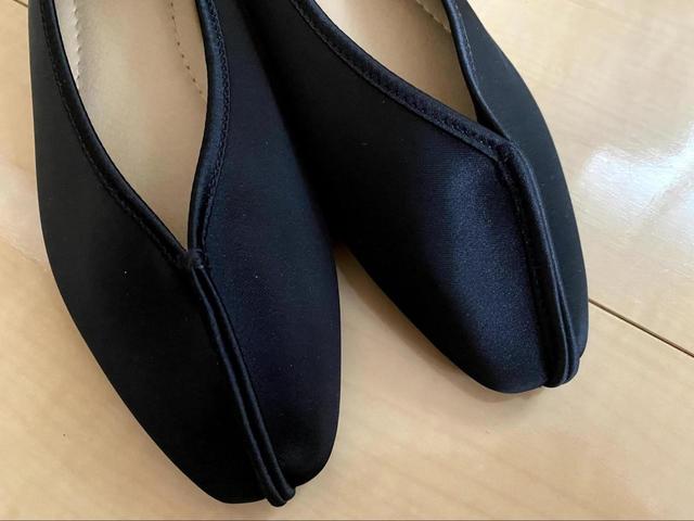 【GU（ジーユー） チャイナフラットシューズ】価格は1,990円。流行りのチャイナフラットシューズがGUでも手に入ります！