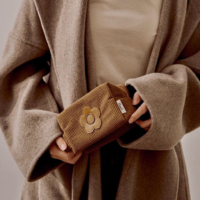 【MARY QUANT&Biople】キャメルの優しい色合いが魅力のコーデュロイポーチ