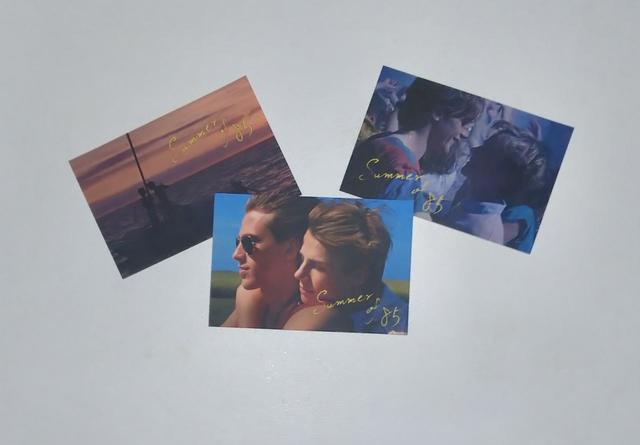 『Summer of 85』公開記念のスペシャルステッカーもついてきます