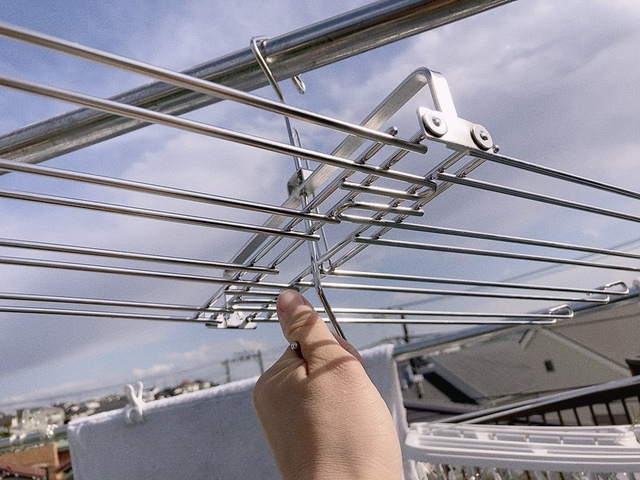 【カインズ 乾きやすく竿に掛けやすいステンレスタオルハンガー】錆びにくい