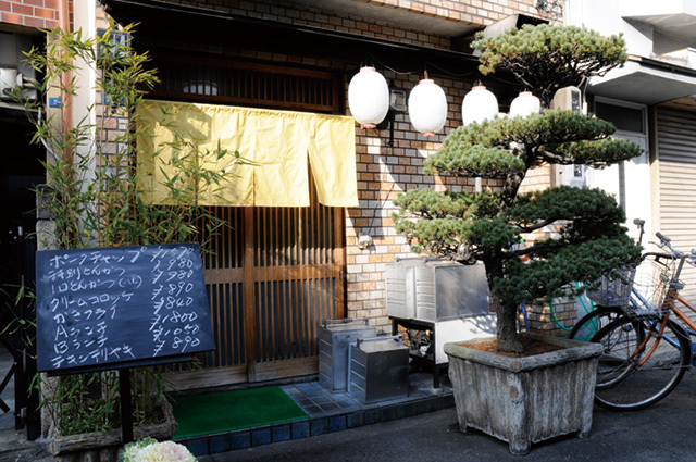 新富士本店　外観　大阪・玉出の住宅街に佇む名店は、今年創業50周年を迎える。