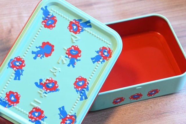 【『ミャクミャク文具缶BOOK』（宝島社）】オリジナルの「マイドオオキニ缶」、サイズは縦11×横8×高さ3cm