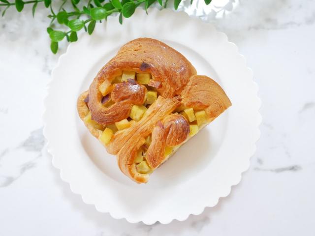 とにかくお芋がびっしり！／さつまいもブレッド　ハーフ　292円税込