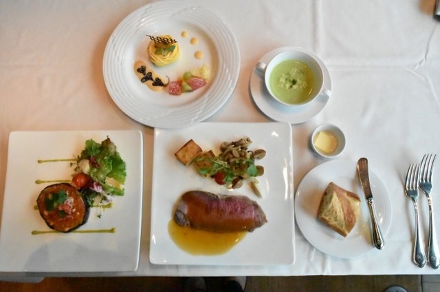 Cコースはパティシエの特製デザート付き