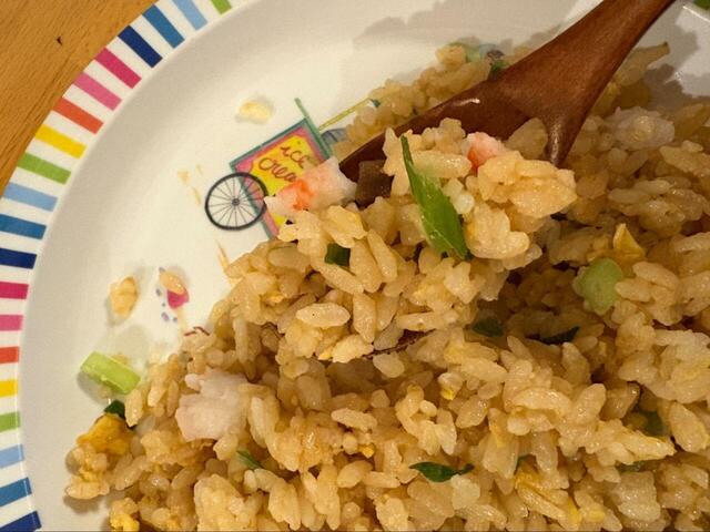 【コストコ バーミヤン本格炒飯】木のスプーンで食べるとほっとする味わい♪おうちごはんにぴったりです◎