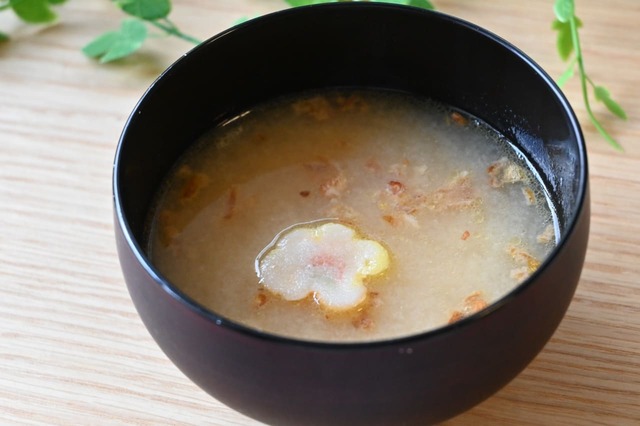 【味噌の保存方法】「イタリアン風味噌玉」で作った味噌汁。華やかな味わいで洋食にも合いそう