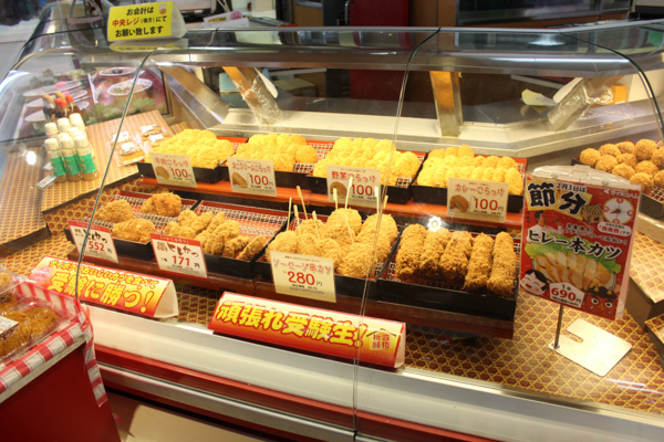 デリカコーナーでは揚げ物も。