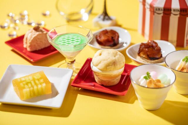 「スイーツビュッフェ(イメージ)」<期間:2024年7月2日〜9月2日>【カラフルなメロンソーダやピーチのタルトも!サーカスがテーマの“POPなスイーツビュッフェ”で優雅なランチ】