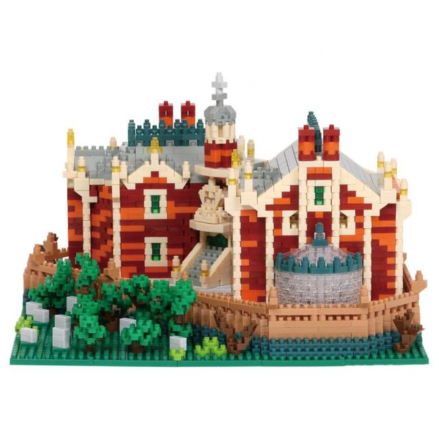 ミニブロック〈ナノブロック〉 12,000円｜サイズ：（組み立てた状態）縦約20×横約20×高さ約13cm｜東京ディズニーリゾート「ディズニーストーリービヨンド」グッズ｜販売店舗：東京ディズニーランド「キングダム・トレジャー」｜発売日：2023年1月26日（木）