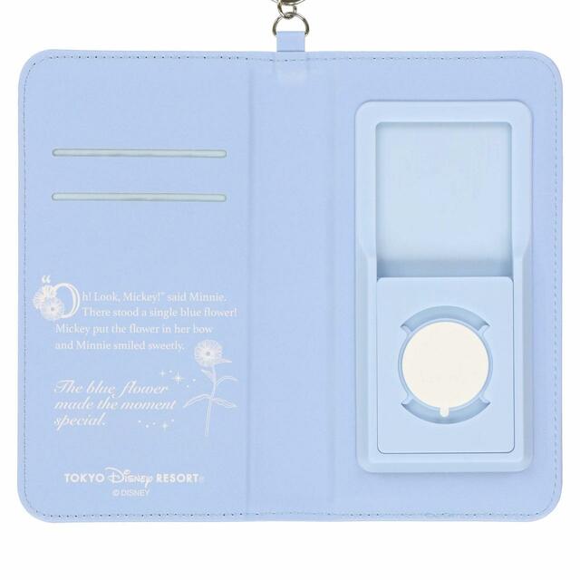 スマートフォンケース 3,800円｜サイズ：縦約17×横約9cm、各種スマートフォン対応（最大対応サイズ：縦163×横80×厚み10mm）（マルチケース）縦約12×横7cm （スライダーケース）縦約10×横約7cm｜東京ディズニーリゾート「Disney Blue Ever After」グッズ｜発売日：2023年5月25日（木）｜販売店舗：東京ディズニーランド「ディズニー＆カンパニー」、東京ディズニーシー「ベッラ・ミンニ・コレクション」