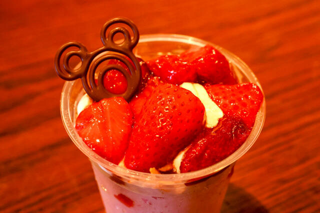 ストロベリー＆バルサミコのグラニータ 900円｜ゴンドリエスナック