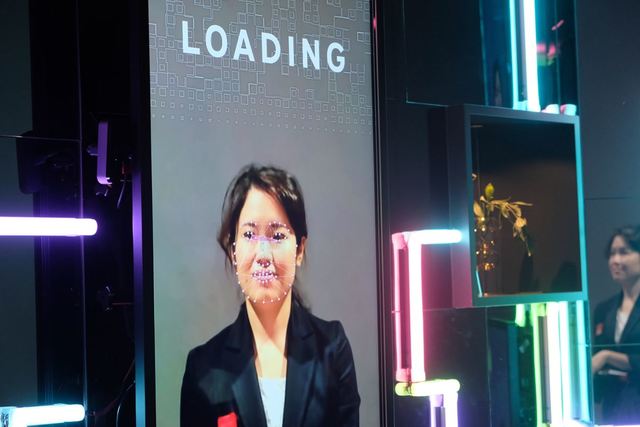 「BLOOMING GARDEN」顔の解析が始まる