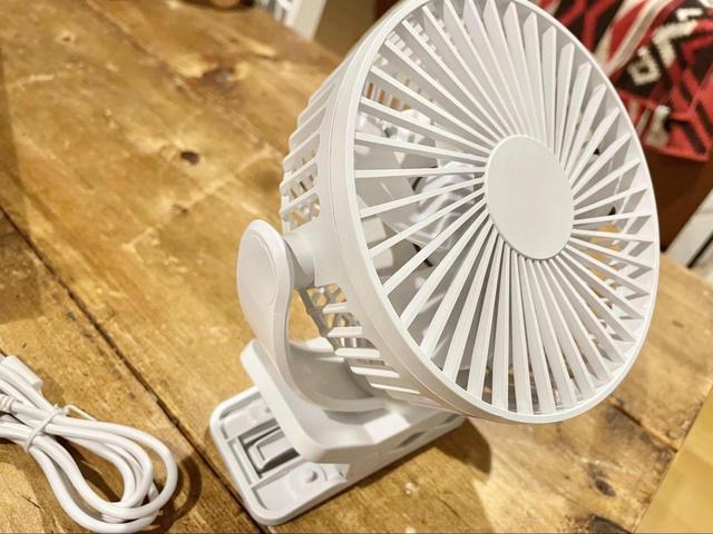 【ニトリ 3wayUSBコードレスマグネット付きクリップファン】卓上・クリップ・磁気の3YAW仕様！