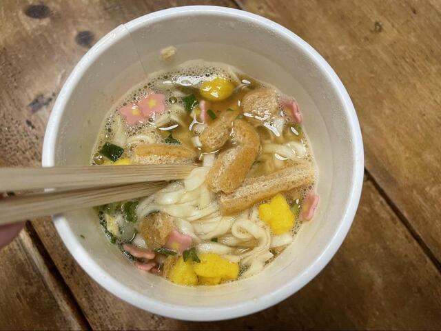 【ファミリーマート 京風きつねうどん】麺が柔らかくつるっと喉を通ります