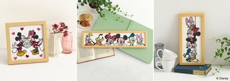 【左：クロスステッチフレーム＜ミッキー＆ミニー＞】材料セット価格：5,060円（税込）　完成サイズ：約18×18cm【中：クロスステッチフレーム＜ミッキー&フレンズ＞】材料セット価格：6,380円（税込）　完成サイズ：約13×50cm【右：クロスステッチフレーム＜ミッキー&フレンズとかくれんぼ＞】材料セット価格：5,830円（税込）　完成サイズ：約29×14cm