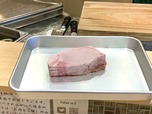 余分な脂を削ぎ落として低温調理した豚肉