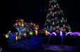 カラー・オブ・クリスマス　ツリーと船
