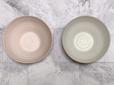 【ナチュラルキッチン】茶碗　飛鉋ピンク・ホワイト／各税込330円