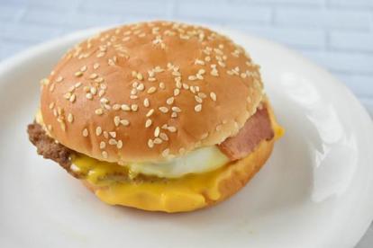 濃厚な新作 も マック 月見バーガー 全種類実食で 一番のおすすめ 発表 1 3 うまい肉