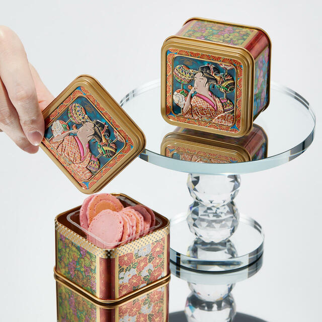 「ポッピン缶」＜価格：1,485円（税込）＞【ステンドグラスのような“ガラス絵×浮世絵” が美しい！和菓子入り『ポッピン缶』蔦屋書店など限定で新発売！】