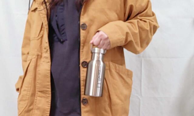 ハンドル付きで、持ち運びもスムーズ