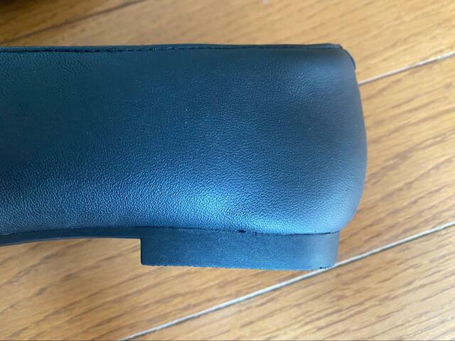 【無印良品　疲れにくい レザー深履きシューズ】ヒールはほぼ無し