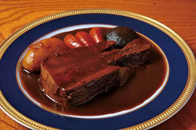 ぽん多本家（上野広小路） タンシチュー 4320円 深い味わいに老舗の実力を感じる。そのやわらかさに驚く客も。