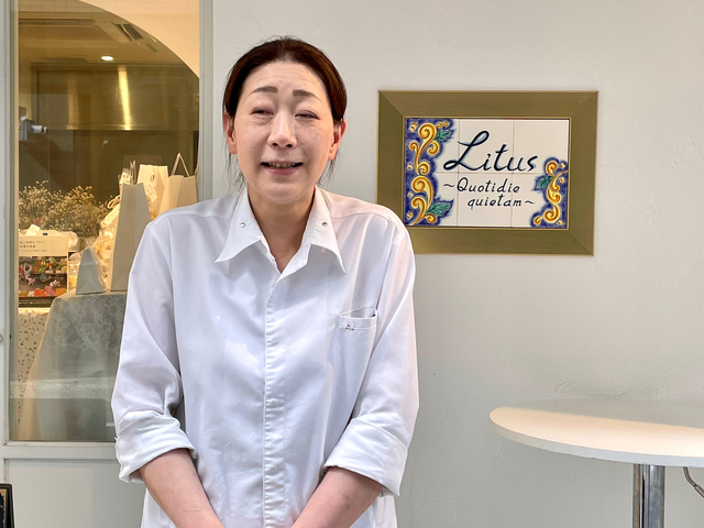 【Litus】リートゥスのオーナーシェフ、塩月紗織さん。オートメーション化すればもっと簡単に作れるはずだが、ひとつひとつ丁寧にボンボローニを作っている
