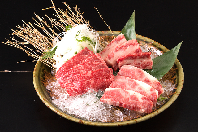 漢方牛盛合せ（2,990円）