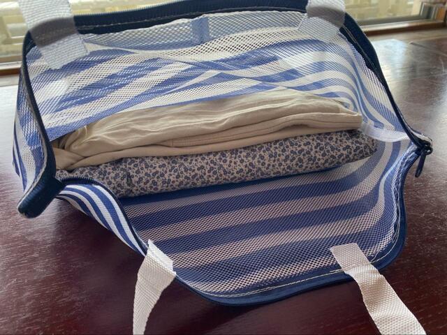 【ダイソー そのまま洗える!トラベル収納トートバッグ】これ1つで汚れた衣類がまとめられるサイズ
