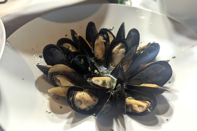 【WHGホテルズ】朝食フェア「Spice Up Your Morning ～旅するプティ・デジュネ～」ムールフリット