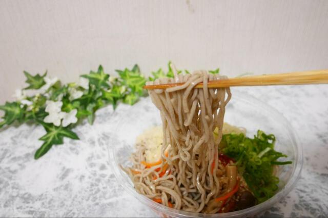 【成城石井 柚子香る具沢山なめたけの冷やしそば】夏バテ対策に効果的